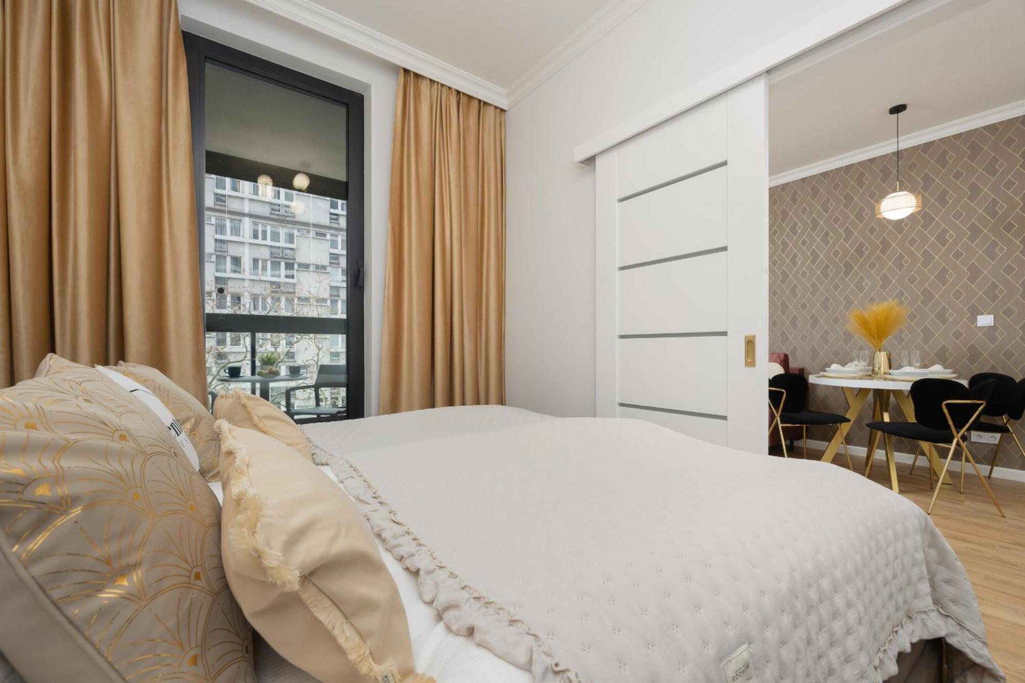 Lux Grzybowska With Parking By Renters Prestige * Warschau