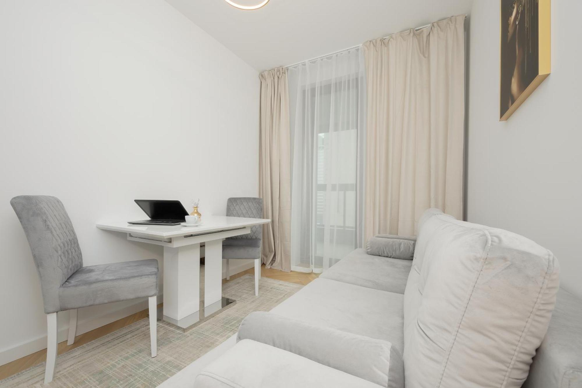 Leilighet Lux Grzybowska With Parking By Renters Prestige Warszawa