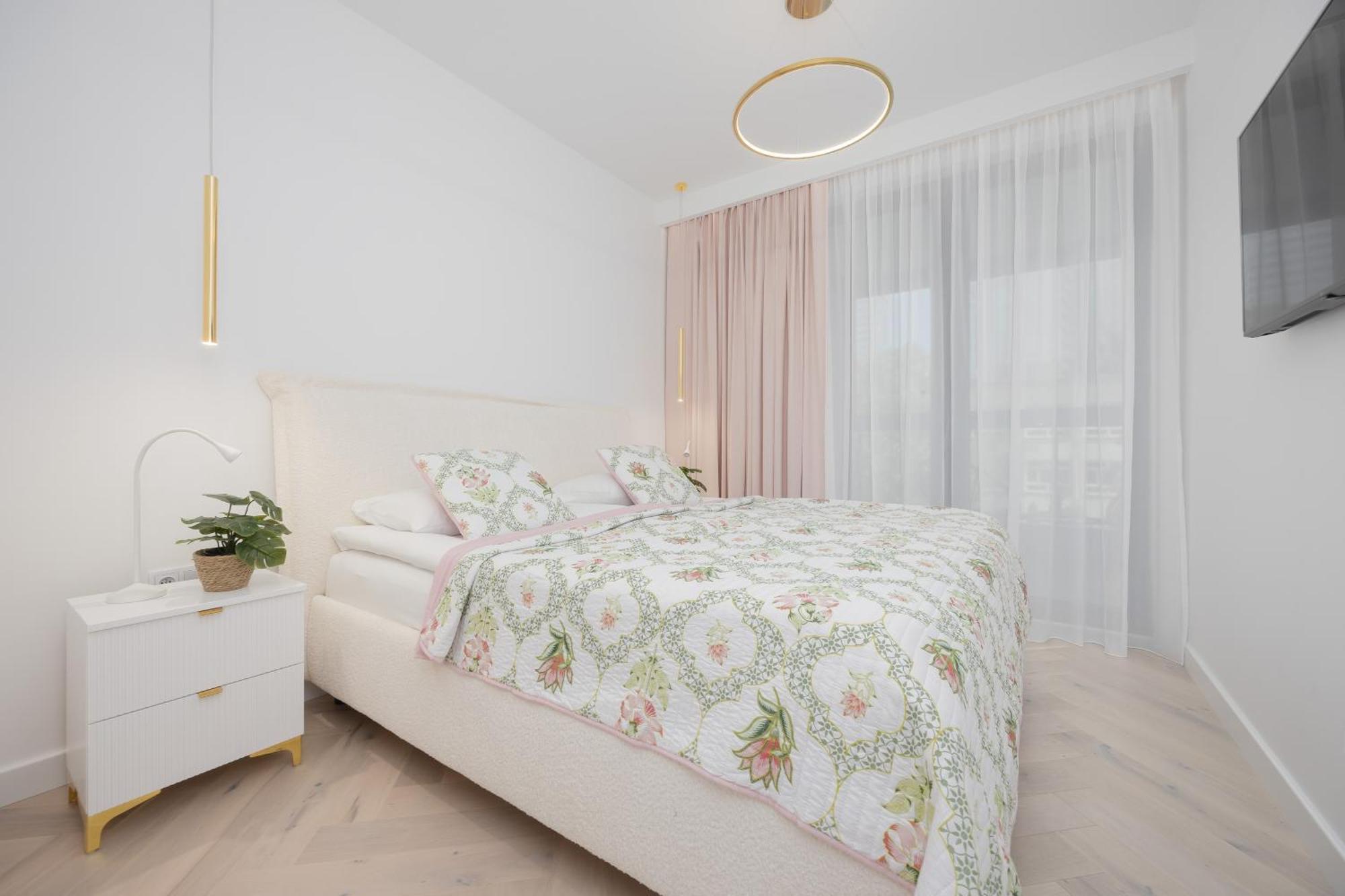 Apartment Lux Grzybowska With Parking By Renters Prestige Warschau