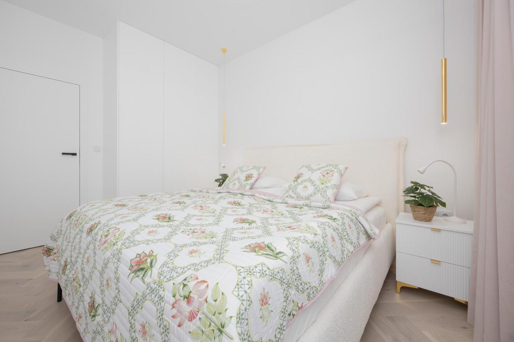Lux Grzybowska With Parking By Renters Prestige * Warschau